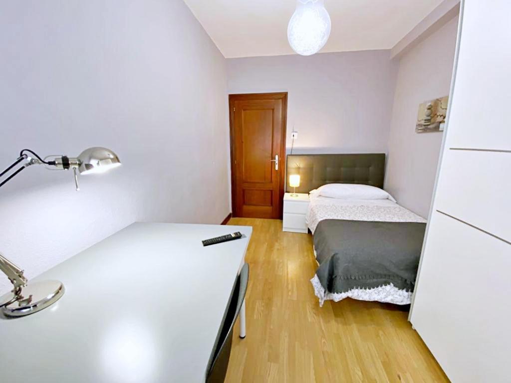 Apartamentos Milan 1 Wifi Y Parking Gratuito Oviédo Exterior foto